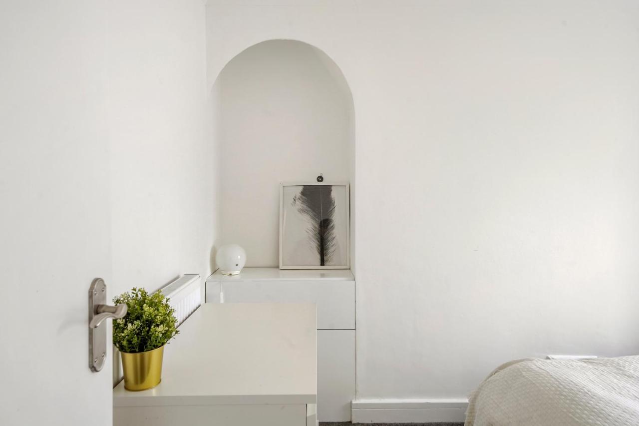 Modern One Bedroom Apartments In Brighton Exterior photo